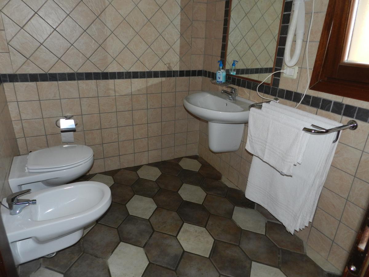 Hotel Minnia Budoni Buitenkant foto