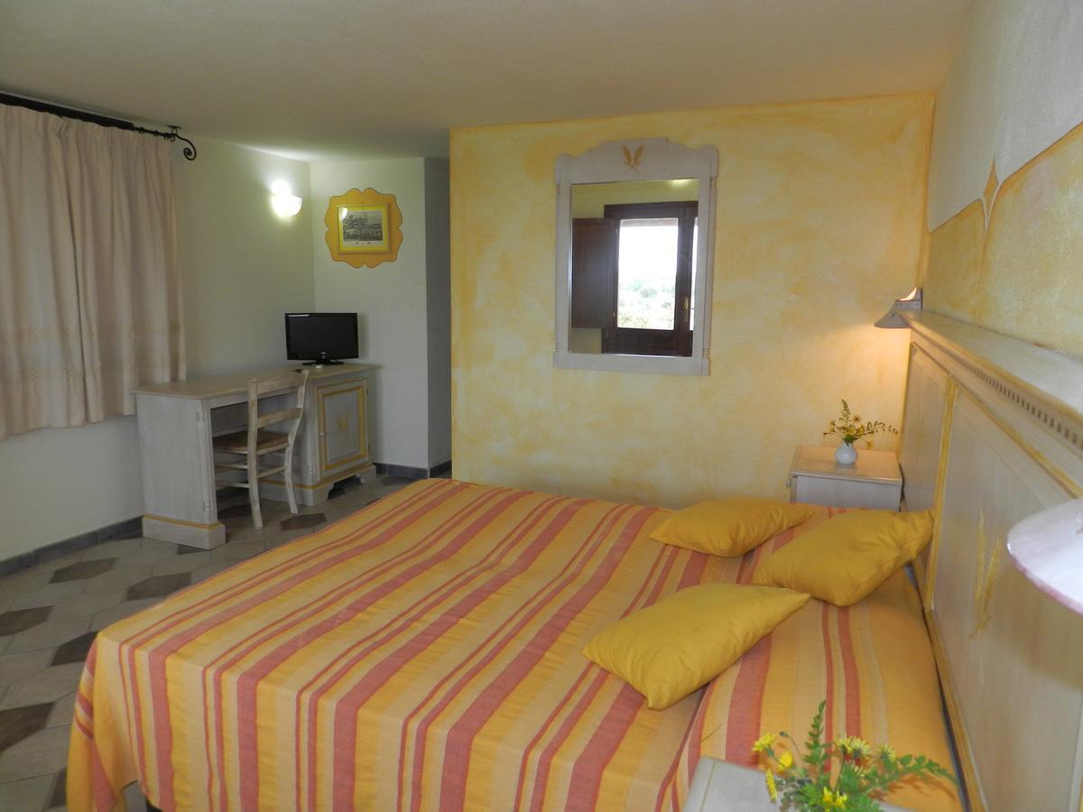 Hotel Minnia Budoni Buitenkant foto