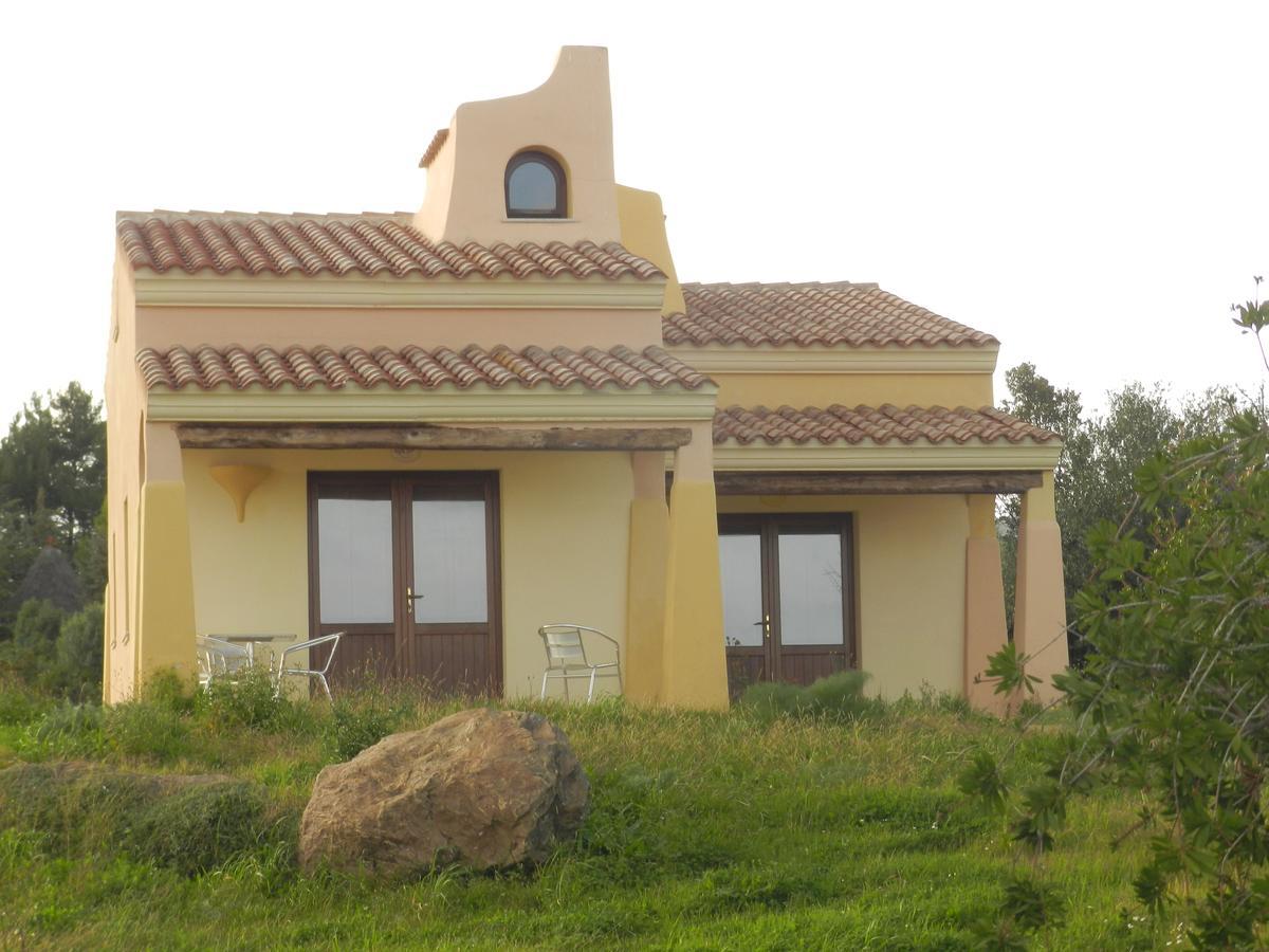 Hotel Minnia Budoni Buitenkant foto