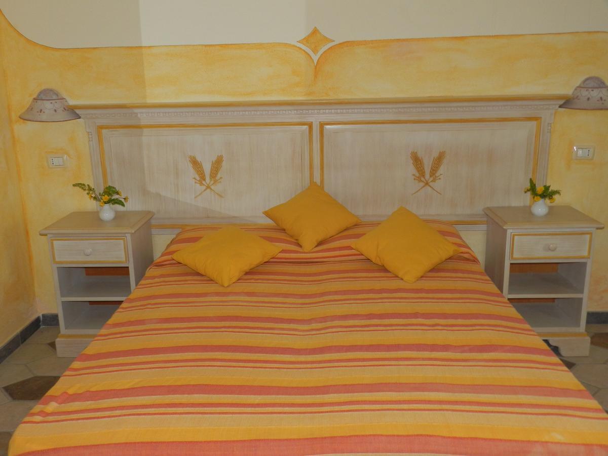 Hotel Minnia Budoni Buitenkant foto