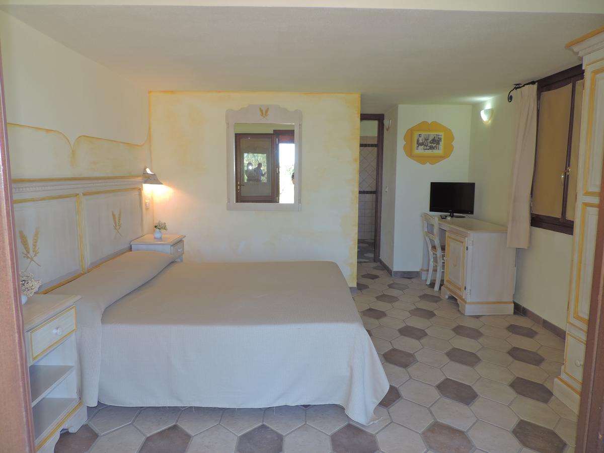 Hotel Minnia Budoni Buitenkant foto