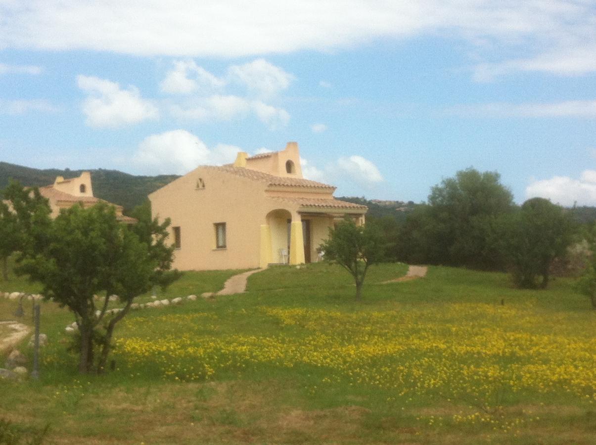 Hotel Minnia Budoni Buitenkant foto