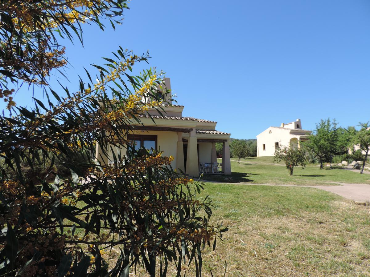 Hotel Minnia Budoni Buitenkant foto