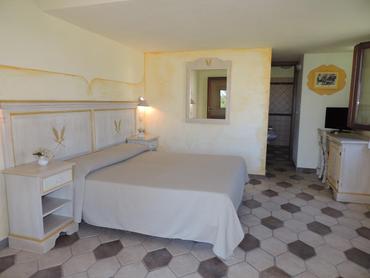 Hotel Minnia Budoni Buitenkant foto