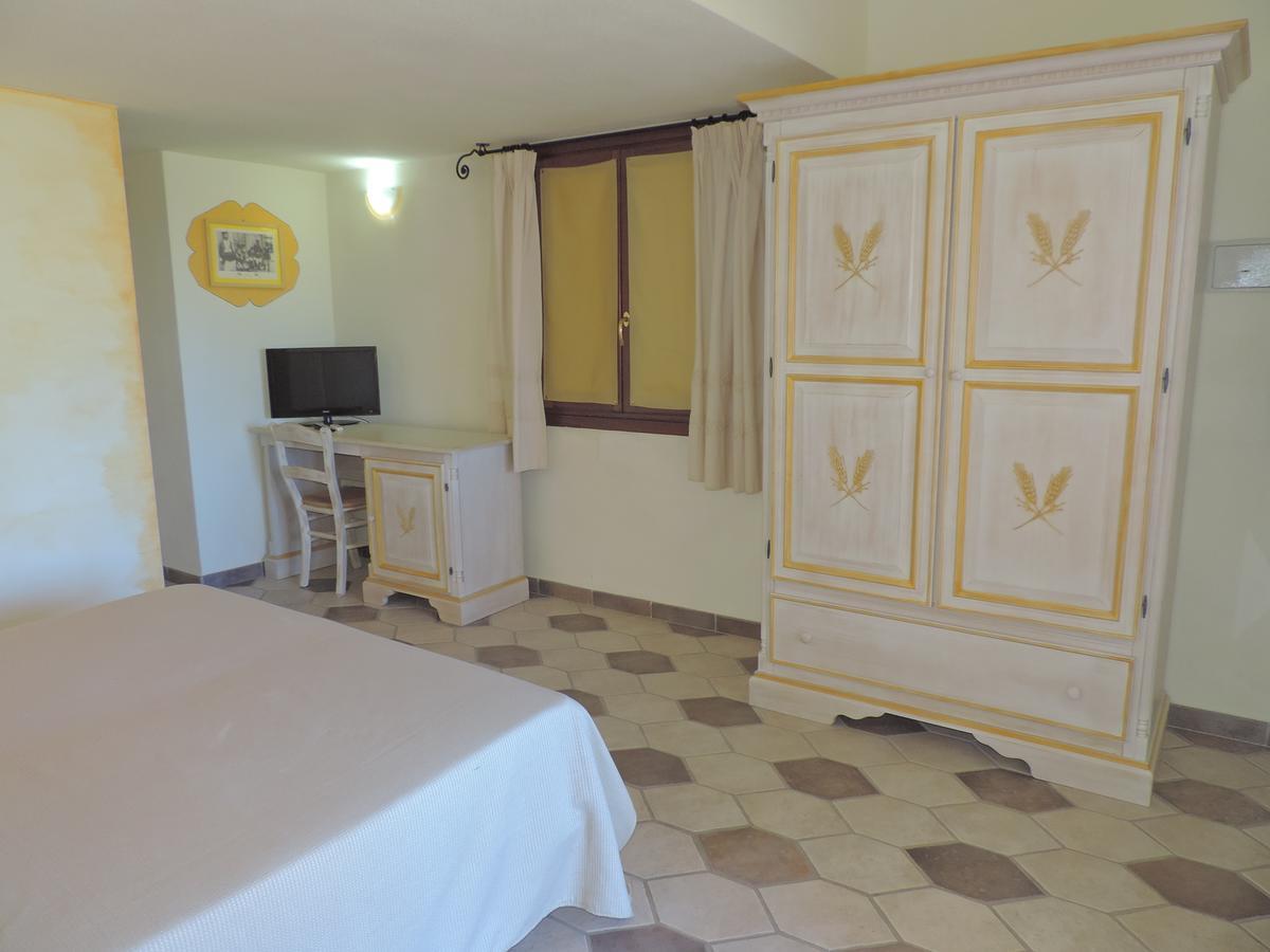 Hotel Minnia Budoni Buitenkant foto