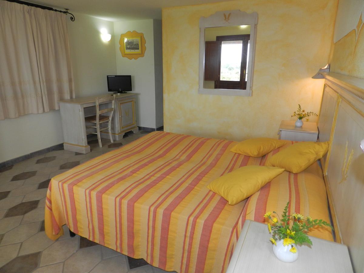 Hotel Minnia Budoni Buitenkant foto